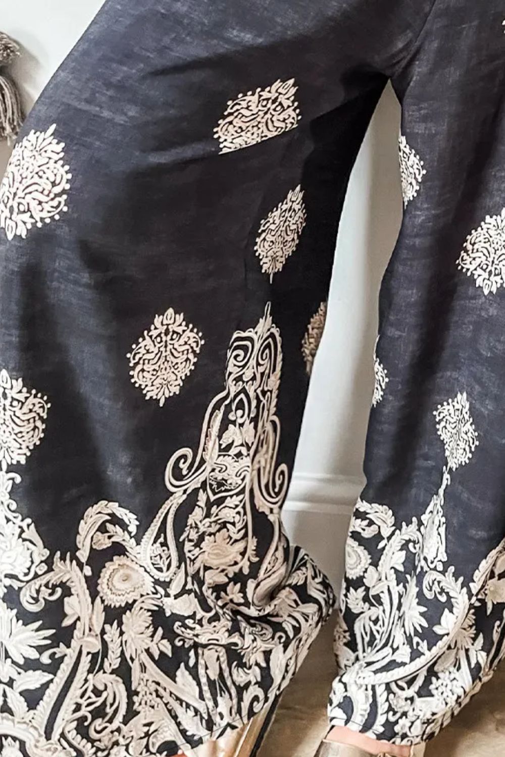 Printed Wide Leg Pants by SYNZ